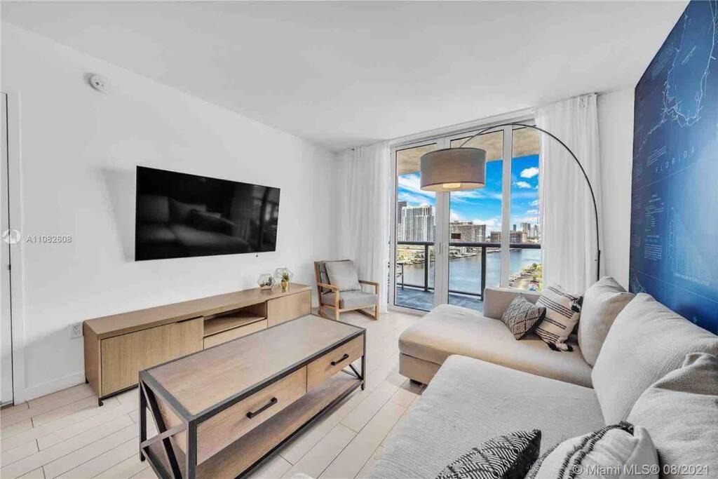 Appartamento Stylish Miami Getaway, Ocean Views & Gourmet Kitchen -12a Hallandale Beach