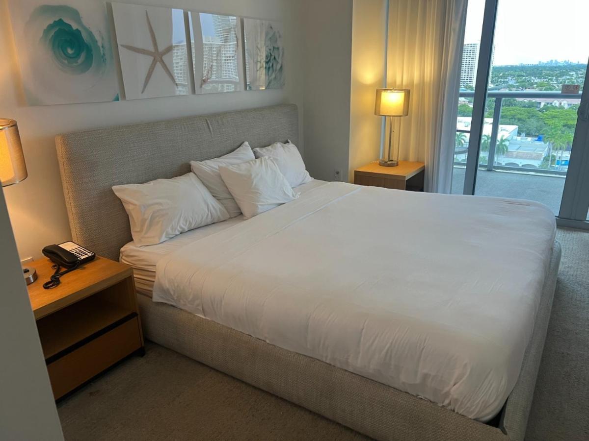 Stylish Miami Getaway, Ocean Views & Gourmet Kitchen -12a Hallandale Beach