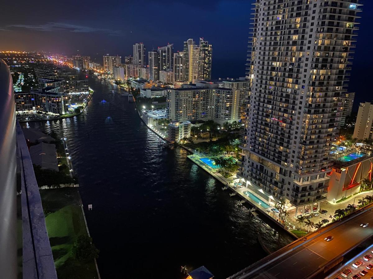 Stylish Miami Getaway, Ocean Views & Gourmet Kitchen -12a Appartamento *