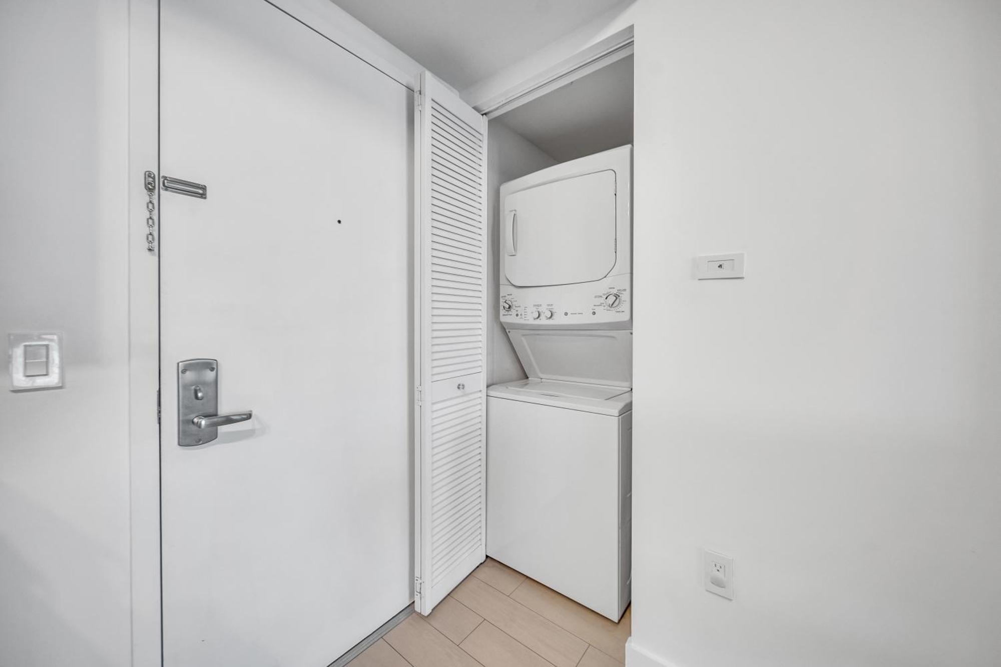 Stylish Miami Getaway, Ocean Views & Gourmet Kitchen -12a Appartamento Hallandale Beach