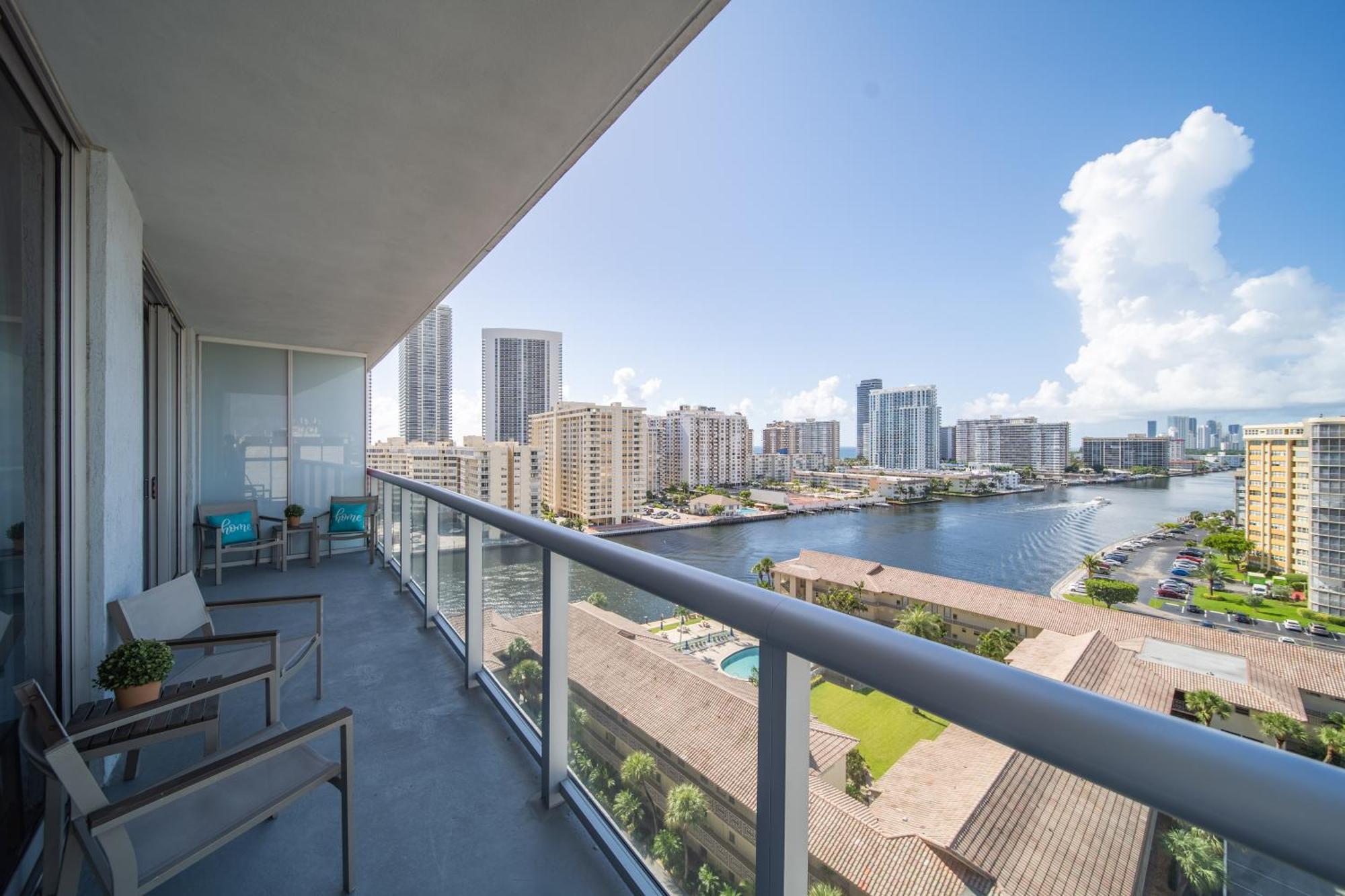 Stylish Miami Getaway, Ocean Views & Gourmet Kitchen -12a